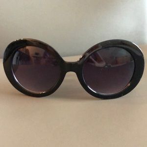 Large black Prada-esc statement sunglasses